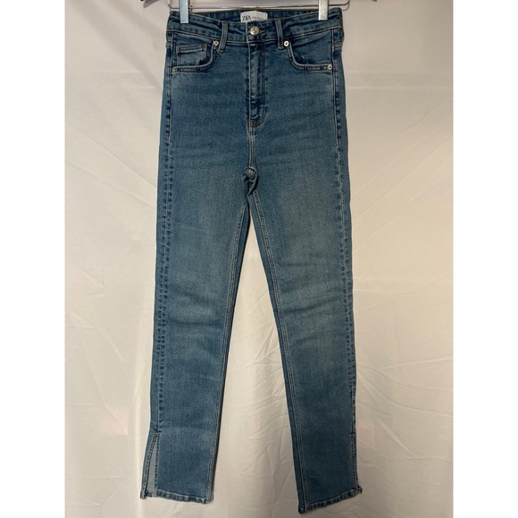 Zara Denim Jeans with Contrast Stitching - Picture 1 of 3